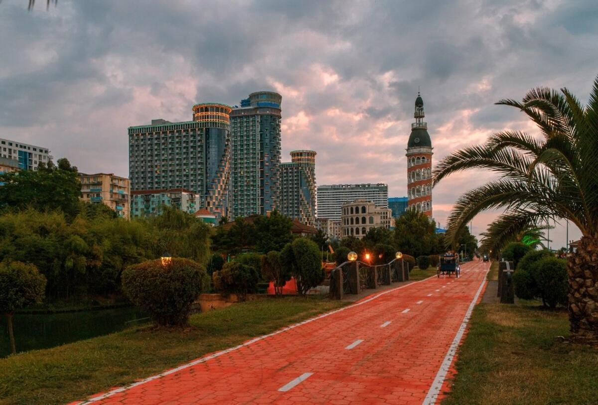 Orbit City Batumi Hotel Ngoại thất bức ảnh